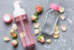 Micellar su artık daha doğal! Cildinizi güllerle besleyin, yapması çok basit