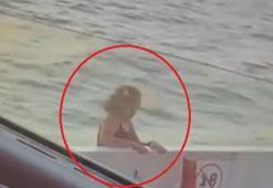 Feribotta ellerini bırakarak suya atladı! Yolcuların panik anları kamerada