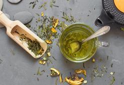 Sadece 2 malzeme yetiyor! Cildi aydınlatıp, lekeleri gideren formül