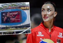 Hande Baladın hayranları sınır tanımıyor! Tayland'da billboard kiraladılar