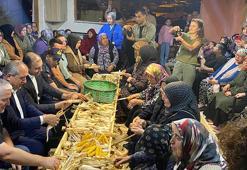 200 yıllık gelenek: Bartın’da köylüler 3 saat boyunca topluca mısır soydular