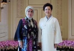 Emine Erdoğan, Şanghay İşbirliği Örgütü Zirvesi’nde lider eşleriyle buluştu