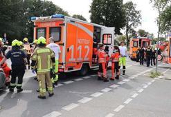 Almanya'da bir araç kalabalığın arasına daldı: Çok sayıda yaralı var!
