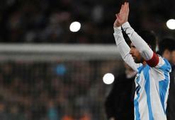 Messi gözyaşlarıyla veda etti! Milli takımla son iç saha maçı