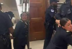 ABD Senatosu'na damga vuran Gazze protestosu: Hepiniz İsrail soykırımının suç ortağısınız!