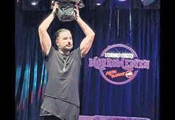 Mor Komedyen’den sahnede çağrı