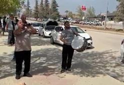 Adana'da sınavı geçen kişi sevincini davul zurna eşliğinde kutladı