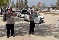 Adana'da sınavı geçen kişi sevincini davul zurna eşliğinde kutladı