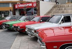 Sivas’ta zamana yolculuk! Klasik otomobiller sergilendi