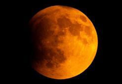 82 dakika sürdü! 'Kanlı Ay' tutulması gökyüzünde görsel şölen oluşturdu