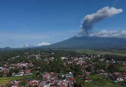 Endonezya'daki Marapi Yanardağı yeniden kül püskürttü