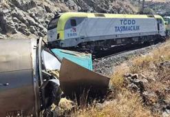 Malatya'da iki yük treni kafa kafaya çarpıştı