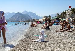 Antalya'da 'sarı yaz' hareketliliği! Sahiller doldu taştı