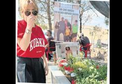 Narin’in kabrinde gözyaşlarını tutamadı