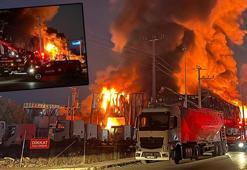 Kocaeli'de çıkan depo yangını kontrol altında