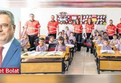 Uçak koltukları okul çantalarına dönüştü