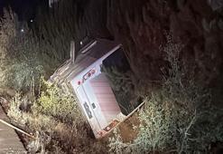 Afyonkarahisar'da feci kaza! Yolcu midibüsü devrildi: 12 kişi yaralı