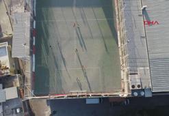 5 katlı binanın damında futbol