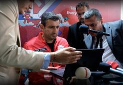 Selçuk Bayraktar, TEKNOFEST’te Demirören Medya standını ziyaret etti