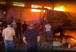 İzmir'de mobilya fabrikasında yangın! Ekipler müdahale ediyor