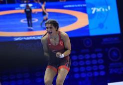 Nesrin Baş, Dünya Güreş Şampiyonası'nda gümüş madalya aldı