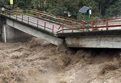 Rize'de sabaha karşı köprü çöktü, bölge kapatıldı