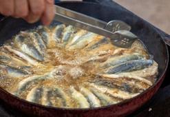 Bir gecede yüzde 40 ucuzladı! Hamsi bolluğundan geçilmiyor, en tazesi böyle anlaşılıyor