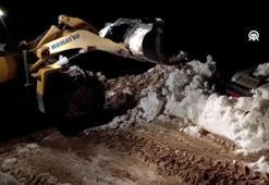 Çığ nedeniyle mahsur kalan 15 kişi ile 8 küçükbaş hayvan kurtarıldı