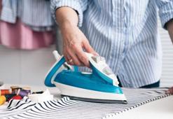 Ütü masası yok, uğraş yok! Bu banyo tezgahı tüyosu kıyafetleri jilet gibi yapıyor