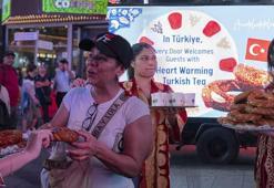 New York’ta Türk esintisi: Times Meydanı’nda simit ve çay dağıtıldı