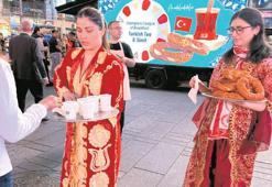 Türk simidi ve çayı Times Meydanı’na taşındı