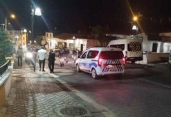 Yolda yürürken sırtına isabet eden mermi ile ağır yaralandı