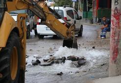 İzmir’de patlayan su borusu 2 gündür mahallelinin çilesi oldu! Tepkiler büyüyor