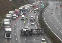 Beykoz Kuzey Marmara Otoyolu'nda TIR devrildi