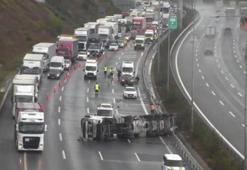 Beykoz Kuzey Marmara Otoyolu'nda TIR devrildi