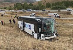 Sivas'ta otobüs ile TIR çarpıştı! Çok sayıda yaralı var