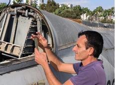 Kentin simgesi haline gelen 'uçan tabut' kaldırıldı