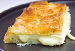 Tam Kıvamında Su Böreği tarifi: İncecik haşlanmış yufkaları, peynirli harç ve tereyağıyla buluşturan lezzet! İşte su böreği malzemeleri