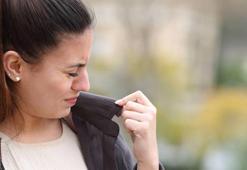 Giysiye işleyen küf kokusunu silgi gibi siliyor! Her renk için çözüm farklıymış