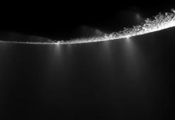 Satürn’ün uydusu Enceladus, yaşanabilir bir yer olabilir