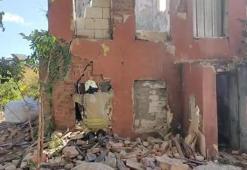 İstanbul'da 2 katlı metruk bina çöktü
