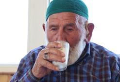 95 yaşındaki Mahmut dedenin sağlık sırrı! Ameliyattan 2 gün sonra yürüdü