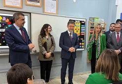 Bakanlardan öğrencilere anlamlı ziyaret! 'Farkındalık oluşturmak istiyoruz'