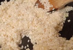Tane tane inci gibi beyaz pirincin püf noktası! Pirinç pilavı lapa olmuyor