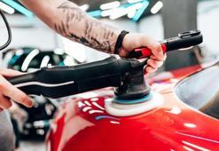 Güneşte solan araba yüzeyini bir çırpıda parlatıyor! Sanayiye götürmeyin, kil mucizesi