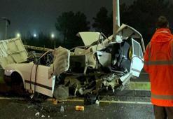 Tekirdağ'da feci kaza! Aydınlatma direğine çarpan otomobil ikiye bölündü