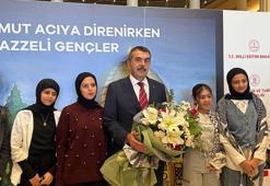 Milli Eğitim Bakanı Tekin, Filistinli öğrencilerin resim sergisini gezdi
