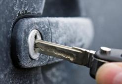 Soğukta donan kapı kilidi için muhteşem hile! Vazelin bu işin sırrı, tık diye açılıyor