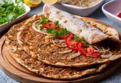 Ev fırınında lahmacun tarifi: Lahmacun hamuru ve harcı nasıl yapılır? İşte pişirme yöntemi ve servis önerisi