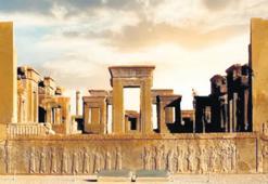 Persepolis batıyor mu?